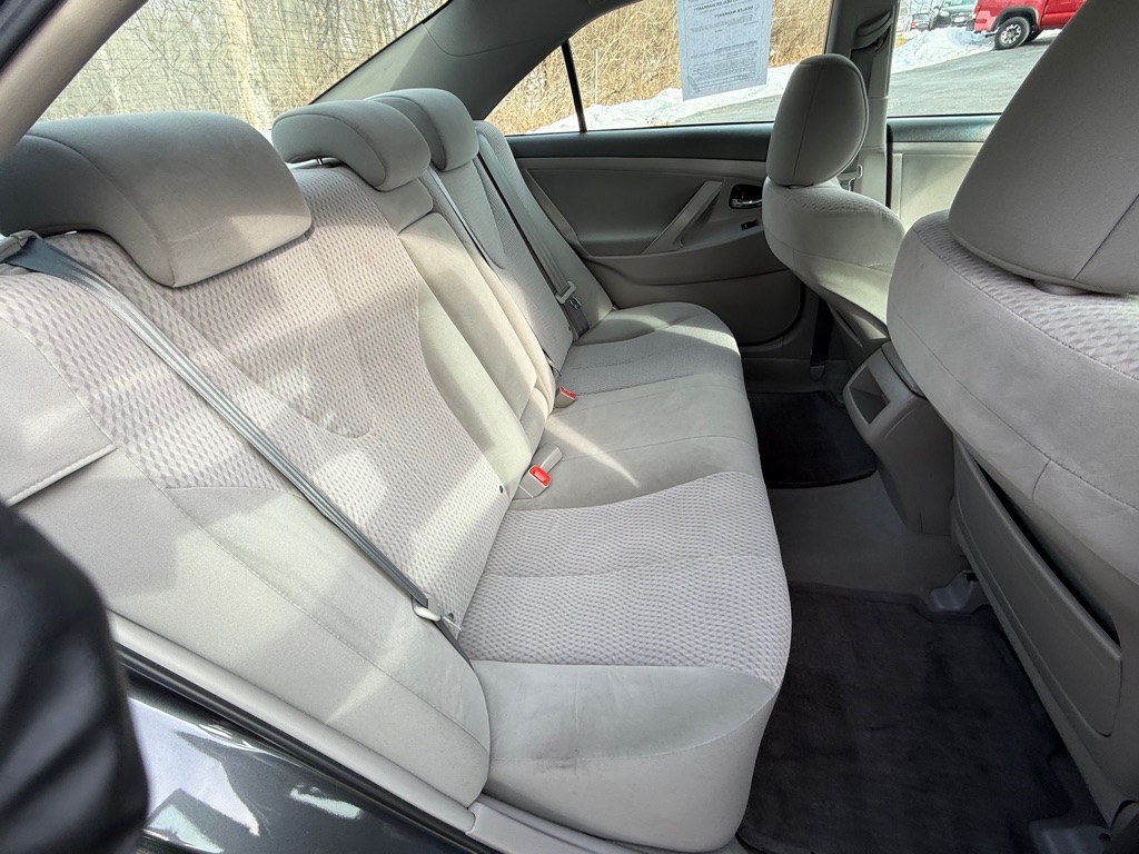 Toyota Camry Base 6-Spd AT 2011