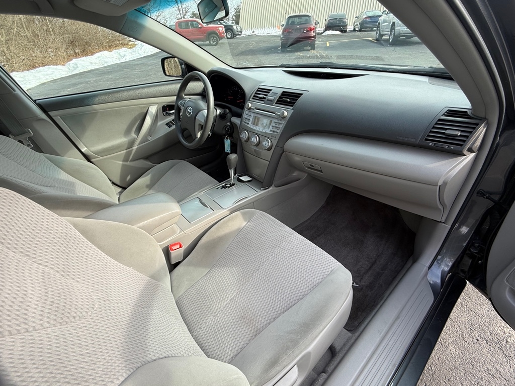 Toyota Camry Base 6-Spd AT 2011