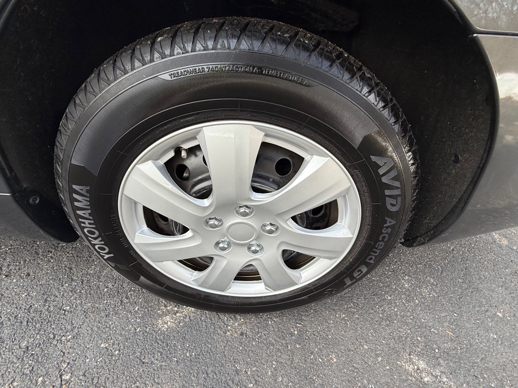 Toyota Camry Base 6-Spd AT 2011