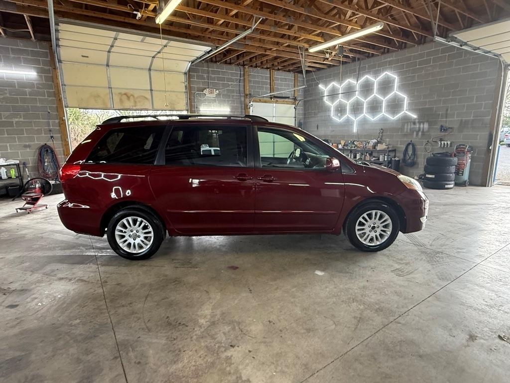 Toyota Sienna XLE FWD 2008
