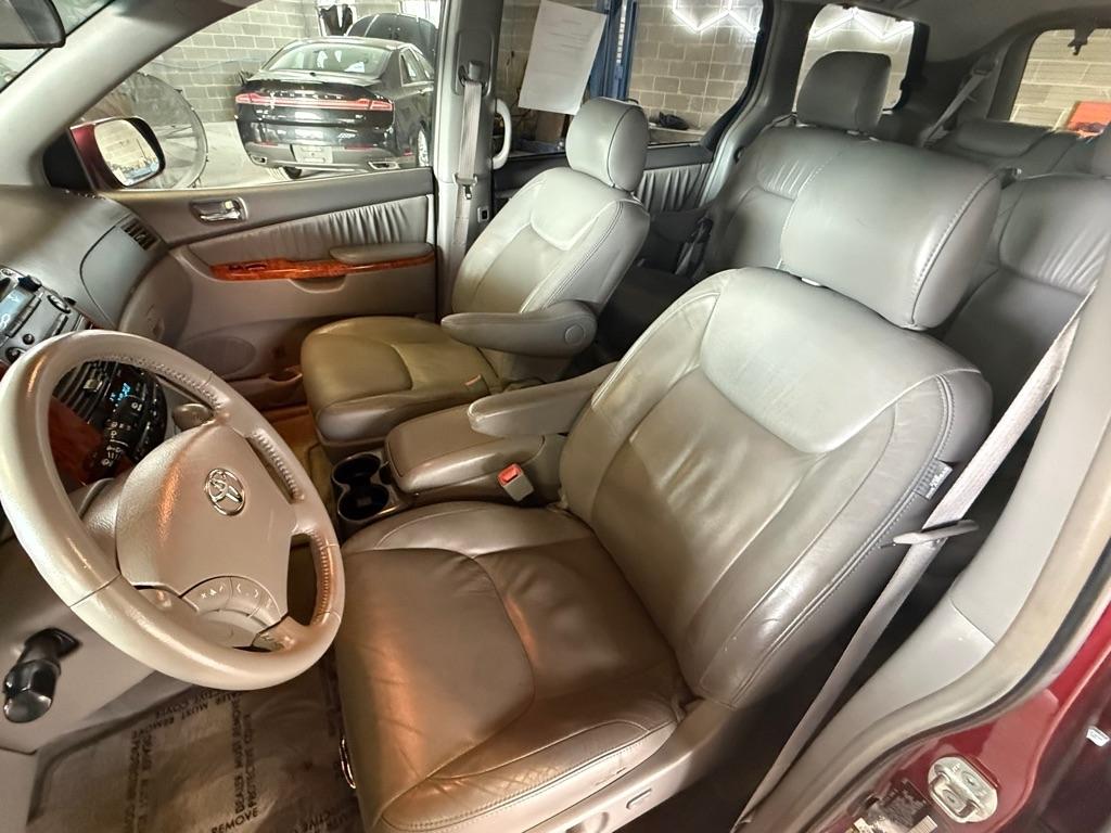 Toyota Sienna XLE FWD 2008