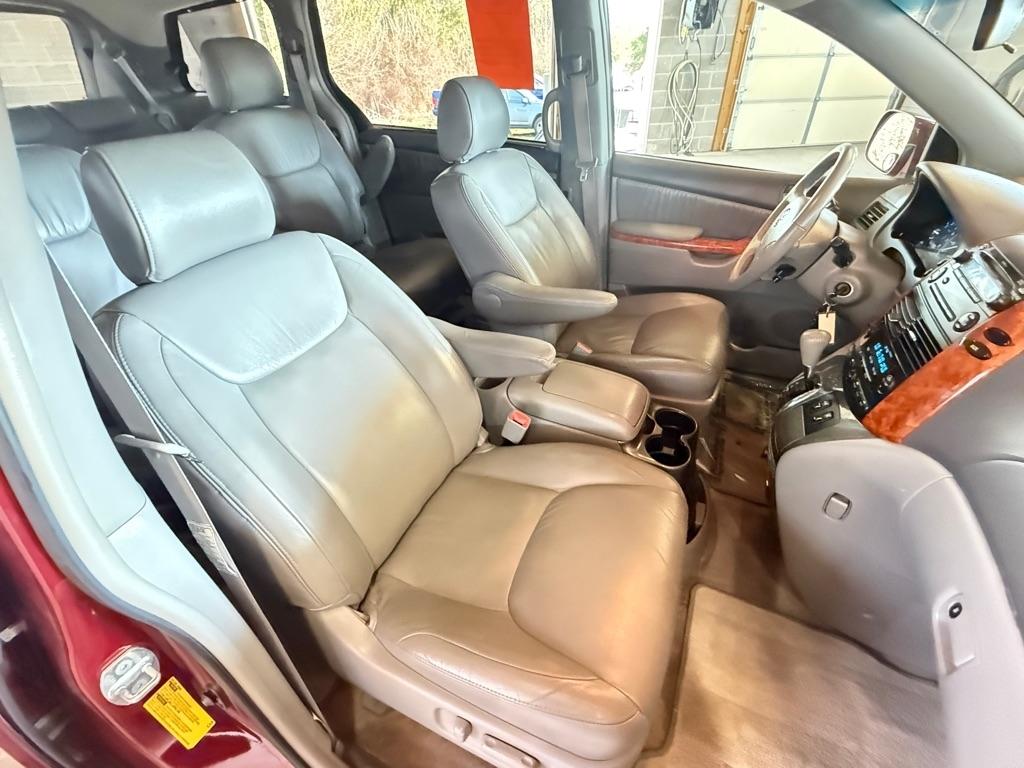 Toyota Sienna XLE FWD 2008