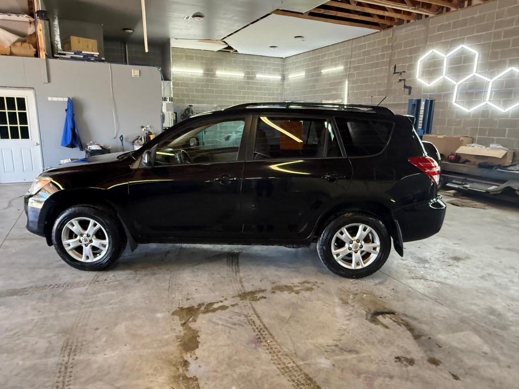 Toyota RAV4 Base I4 2WD 2012