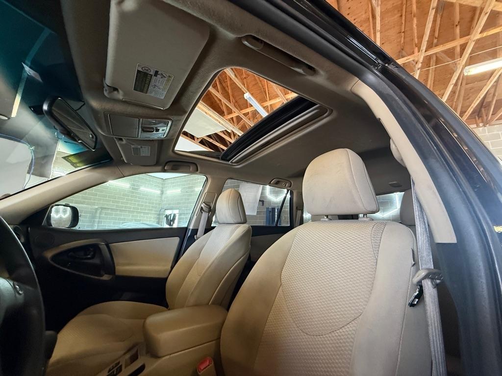 Toyota RAV4 Base I4 2WD 2012