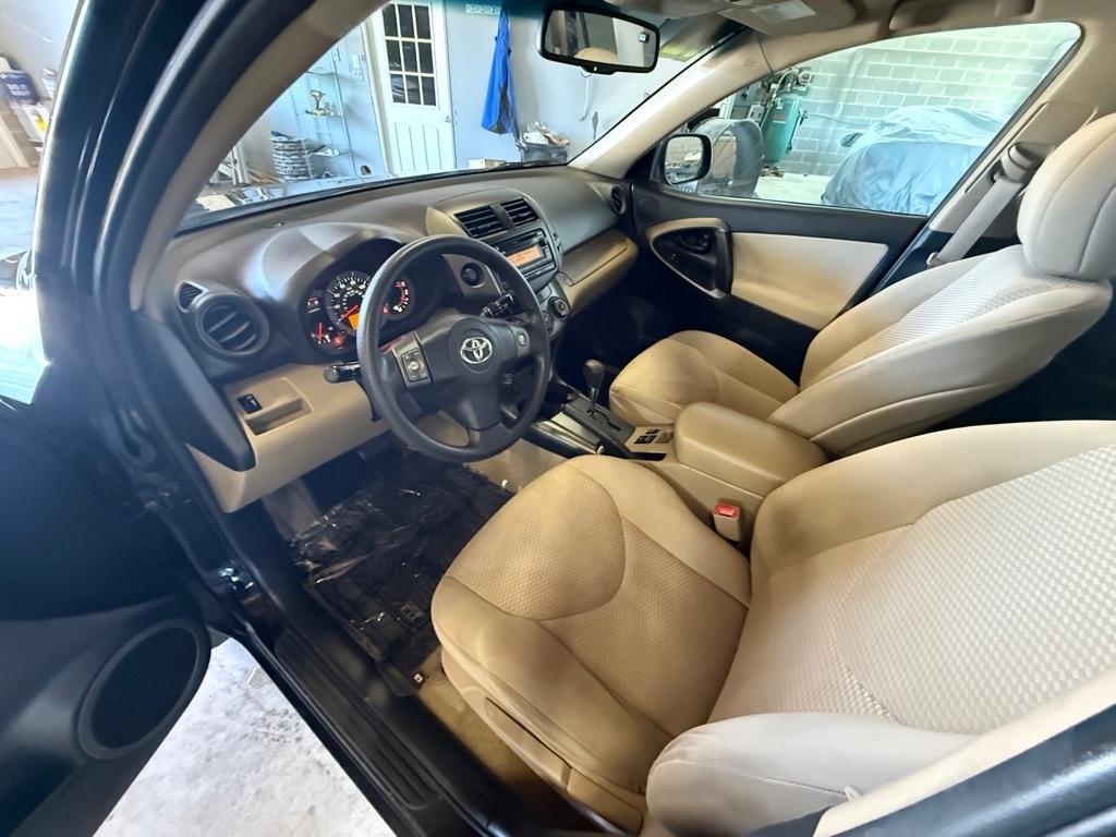 Toyota RAV4 Base I4 2WD 2012