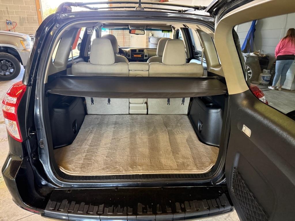 Toyota RAV4 Base I4 2WD 2012