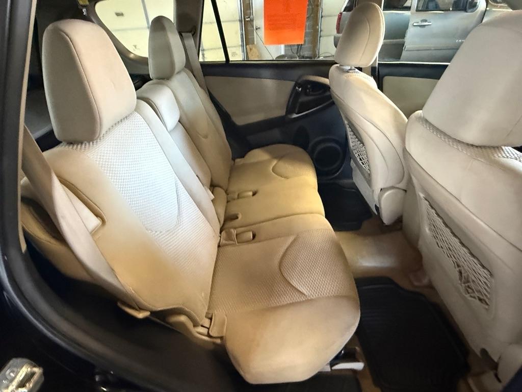 Toyota RAV4 Base I4 2WD 2012