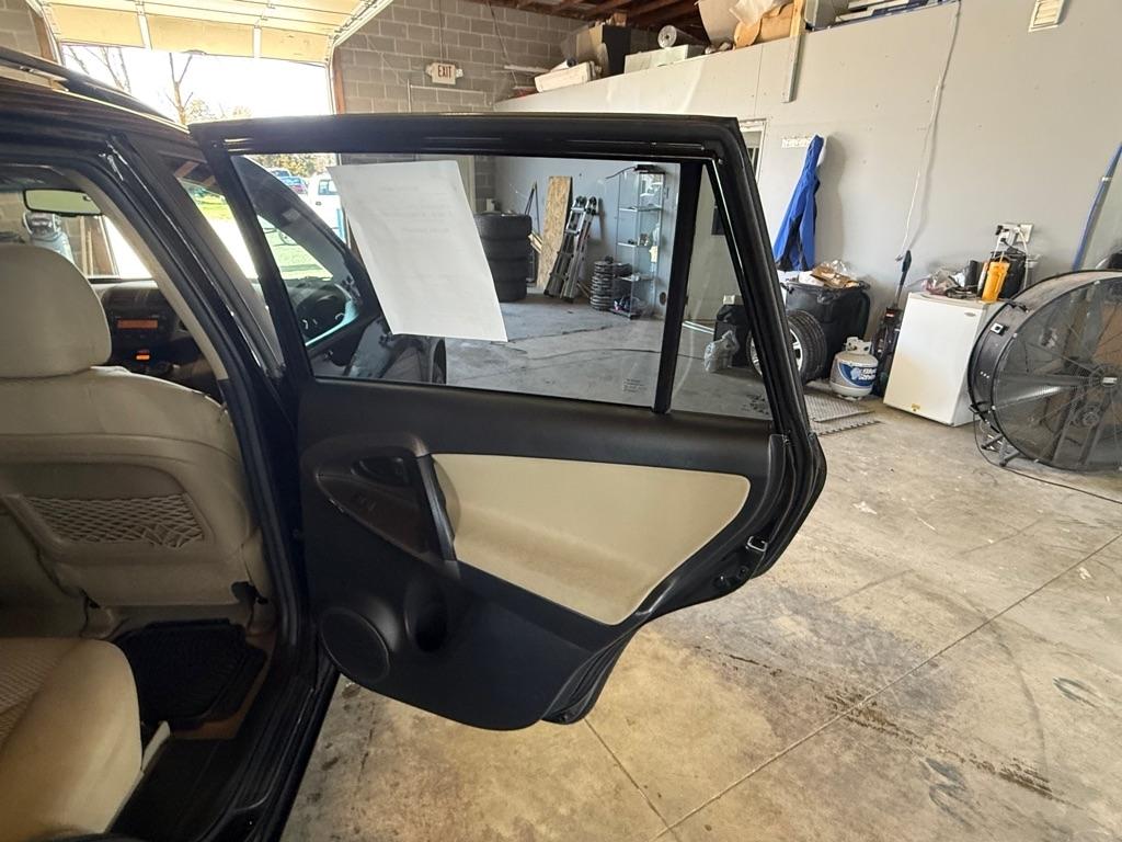 Toyota RAV4 Base I4 2WD 2012