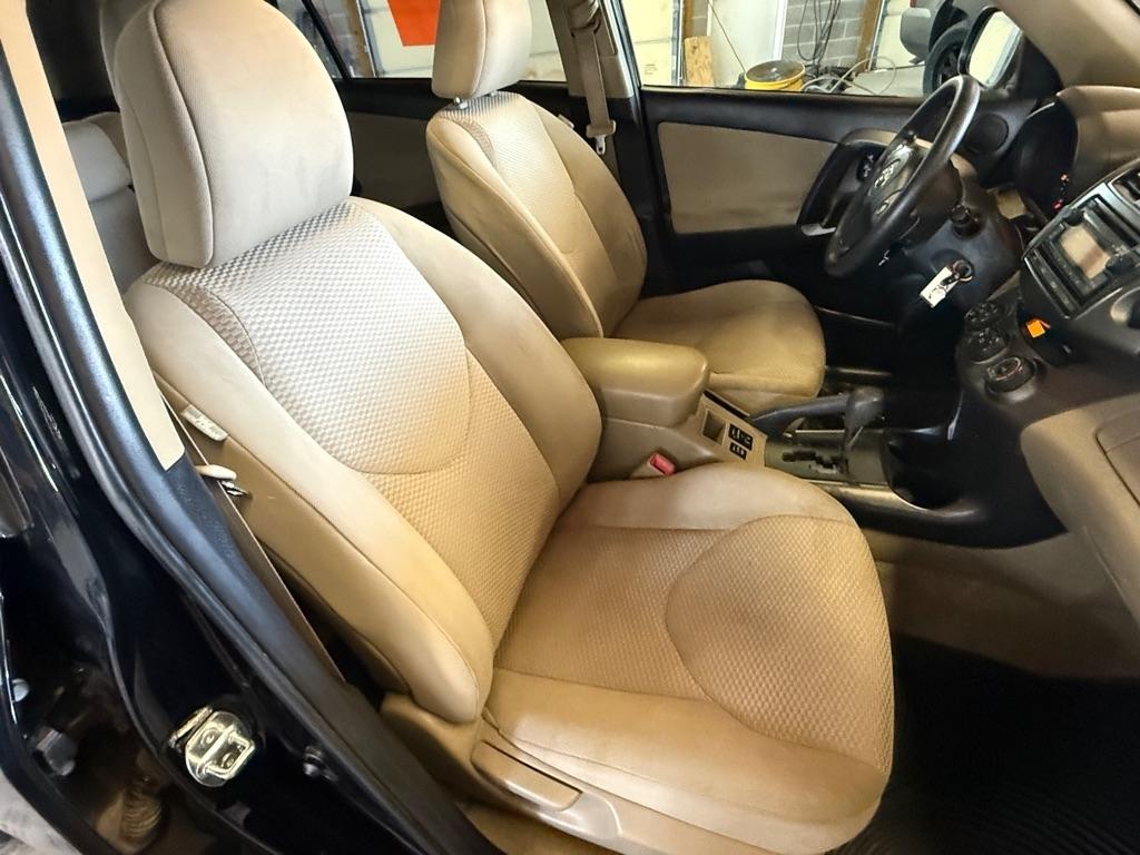 Toyota RAV4 Base I4 2WD 2012