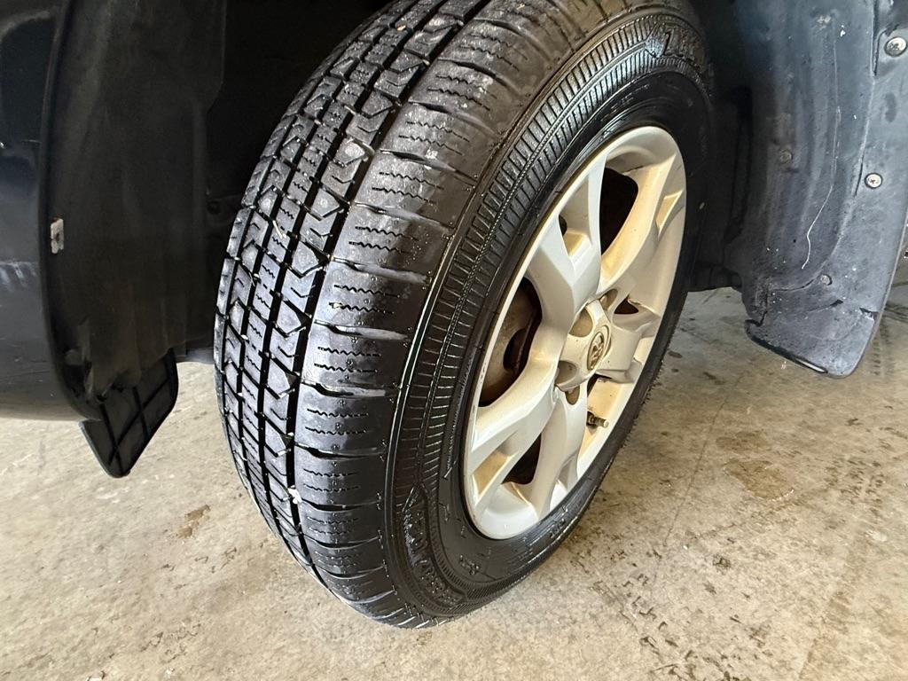 Toyota RAV4 Base I4 2WD 2012