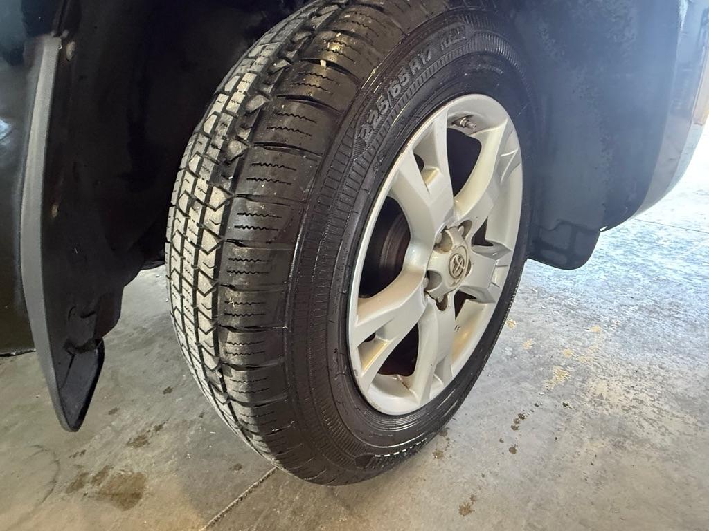 Toyota RAV4 Base I4 2WD 2012