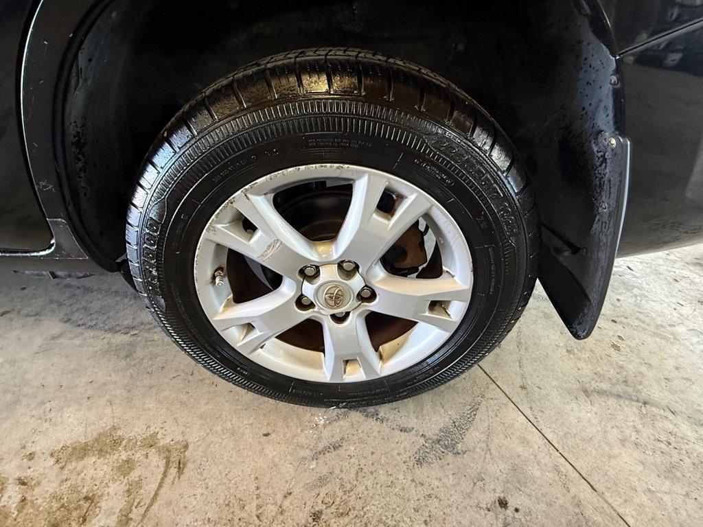 Toyota RAV4 Base I4 2WD 2012