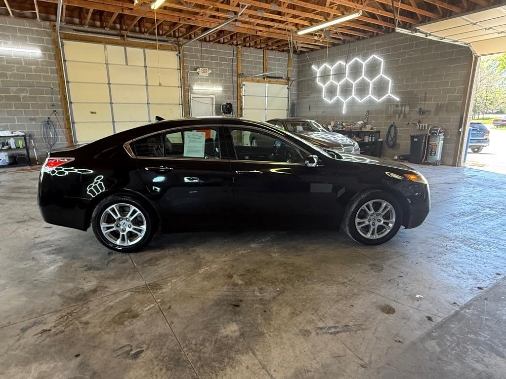Acura TL 5-Speed AT with Tech Package 2011