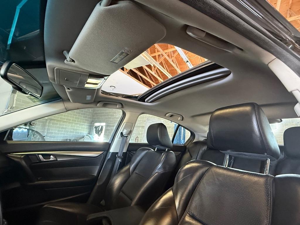 Acura TL 5-Speed AT with Tech Package 2011