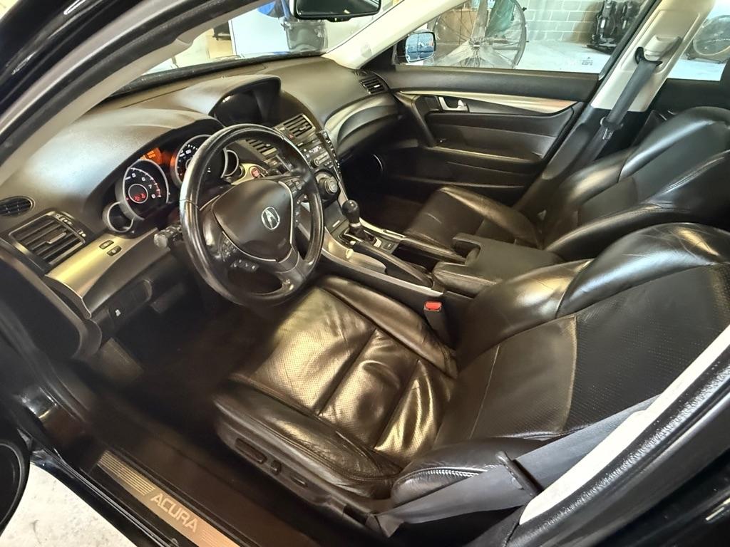 Acura TL 5-Speed AT with Tech Package 2011