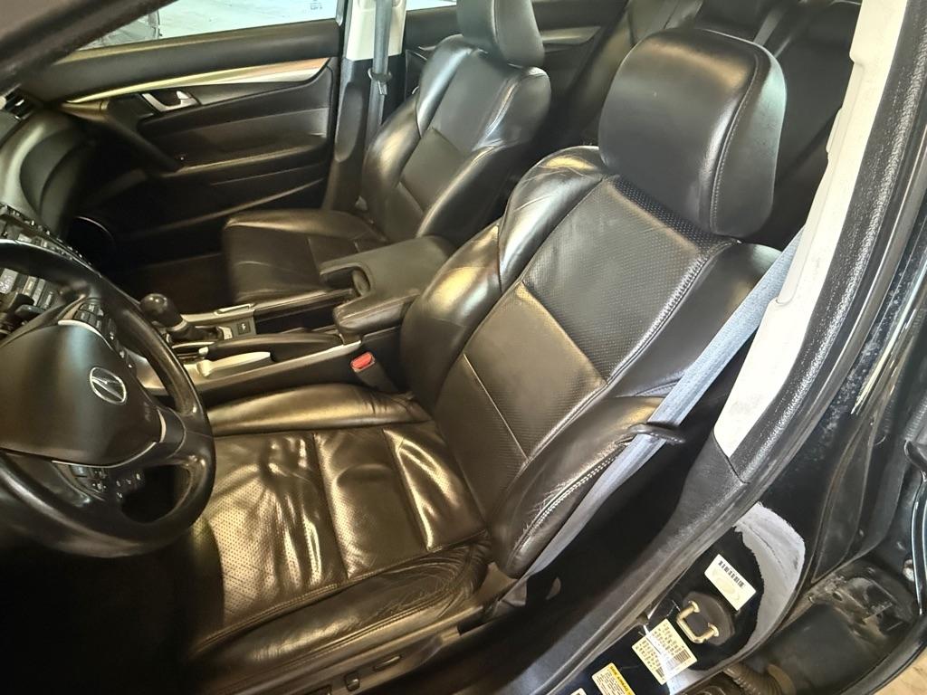 Acura TL 5-Speed AT with Tech Package 2011