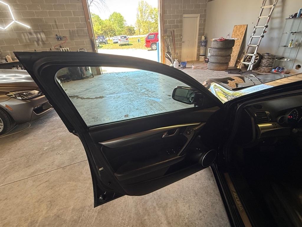 Acura TL 5-Speed AT with Tech Package 2011