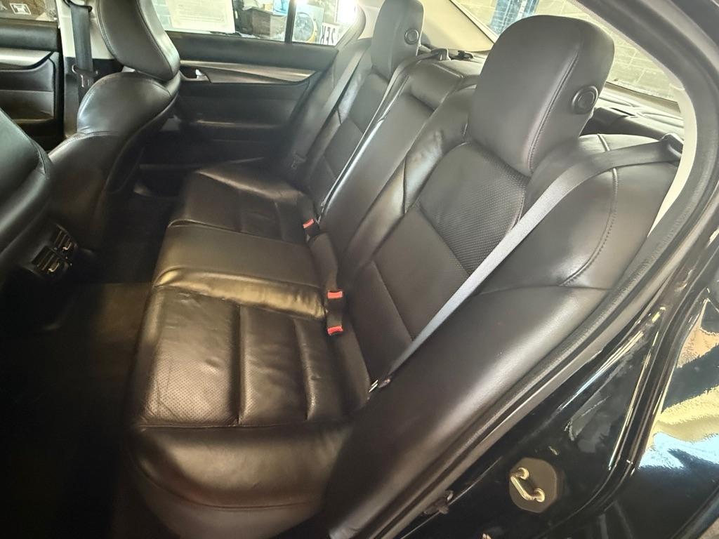 Acura TL 5-Speed AT with Tech Package 2011