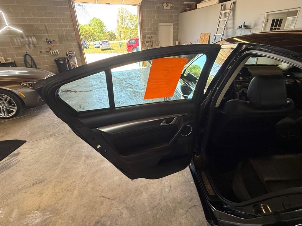 Acura TL 5-Speed AT with Tech Package 2011