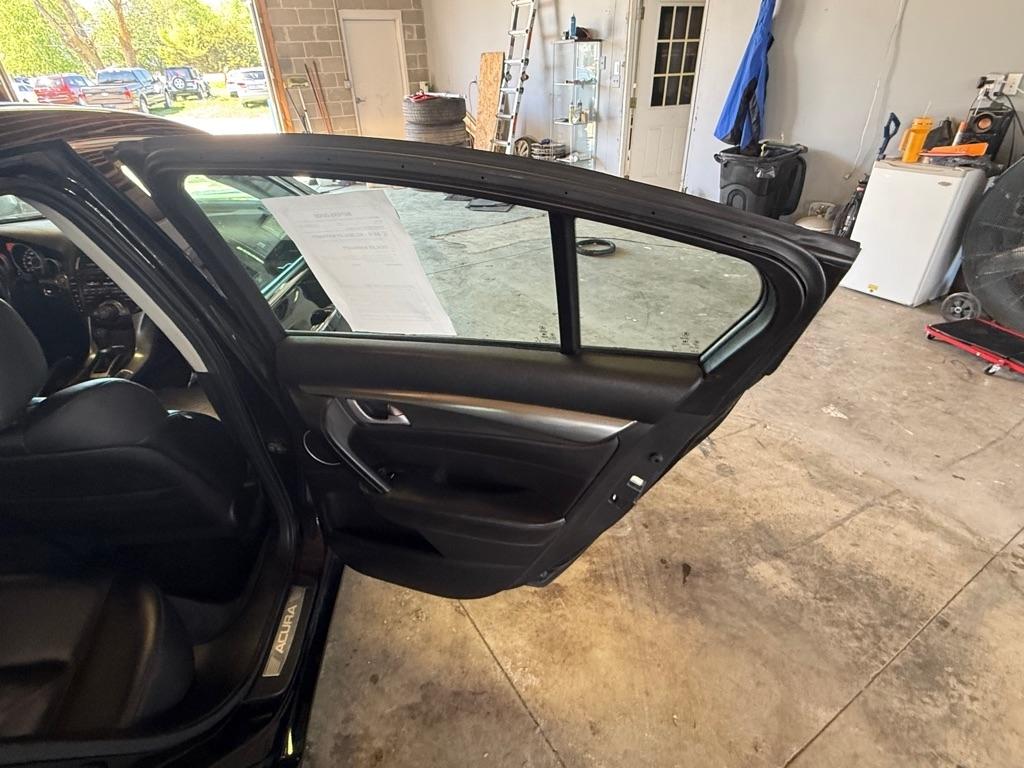 Acura TL 5-Speed AT with Tech Package 2011