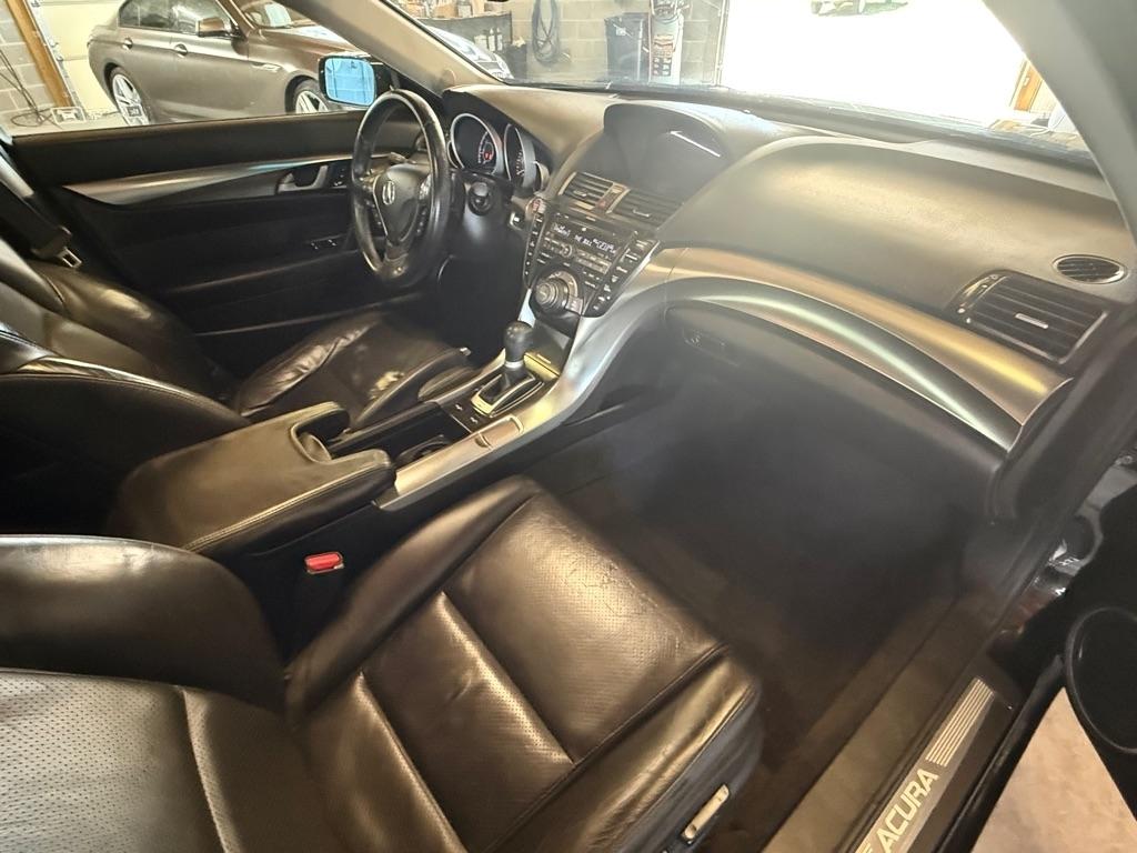 Acura TL 5-Speed AT with Tech Package 2011