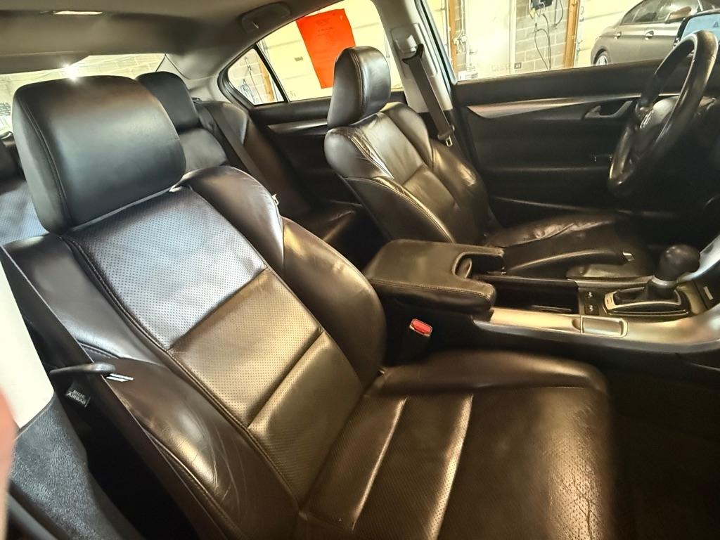 Acura TL 5-Speed AT with Tech Package 2011