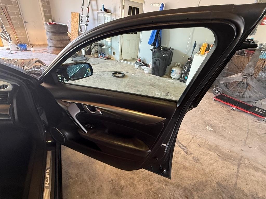 Acura TL 5-Speed AT with Tech Package 2011