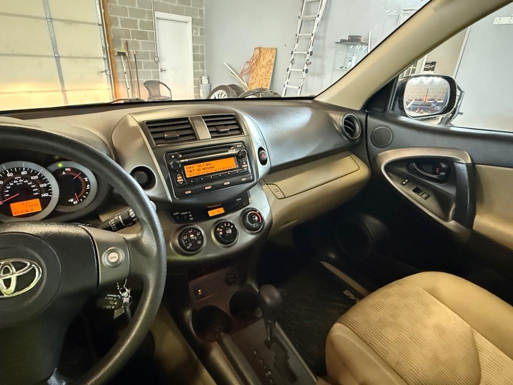 Toyota RAV4 Base I4 2WD 2012