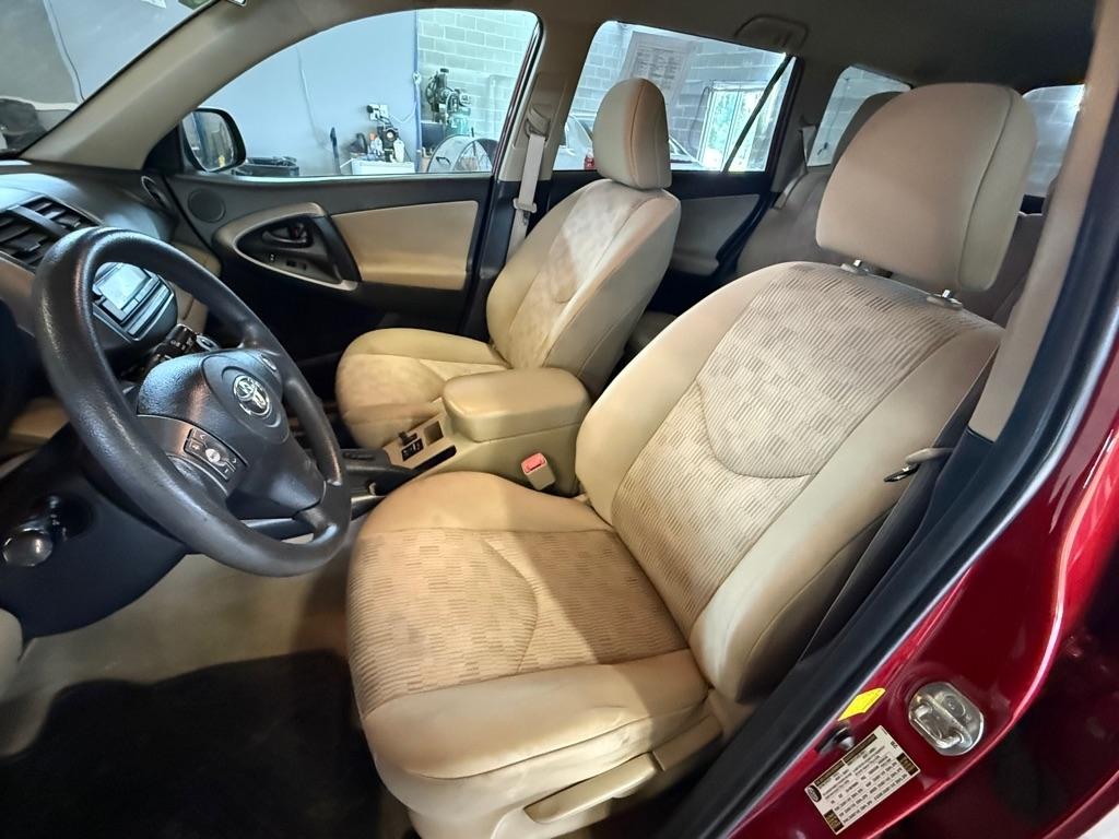 Toyota RAV4 Base I4 2WD 2012