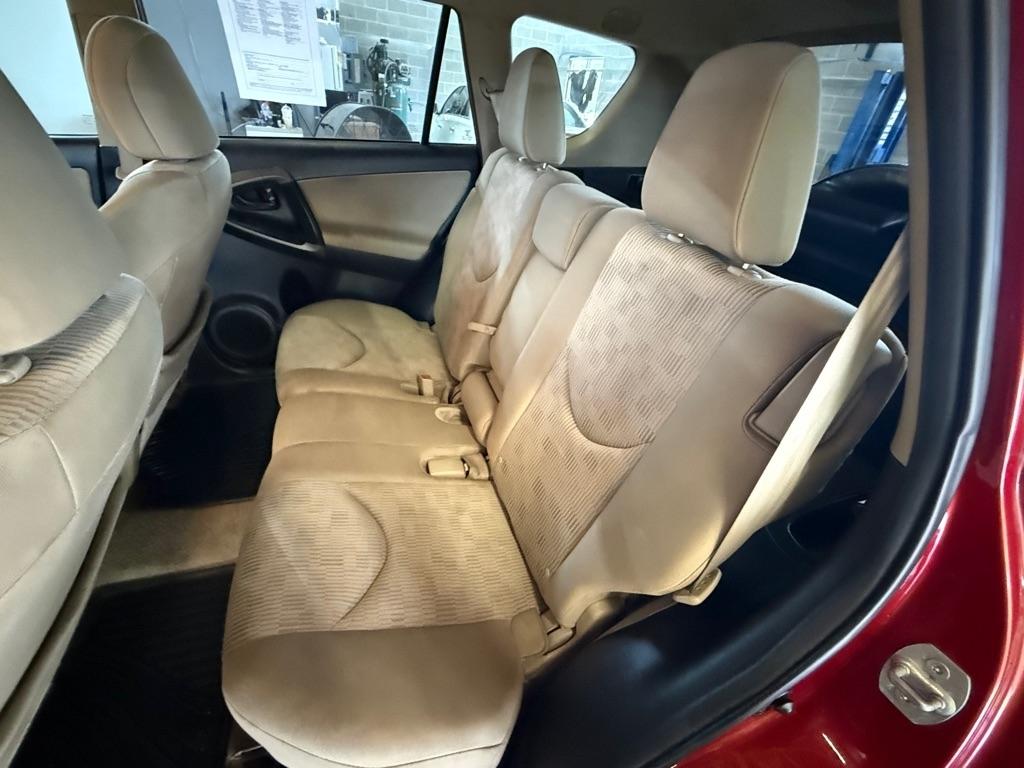 Toyota RAV4 Base I4 2WD 2012