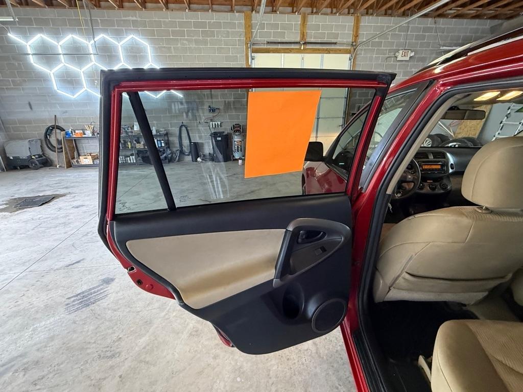 Toyota RAV4 Base I4 2WD 2012