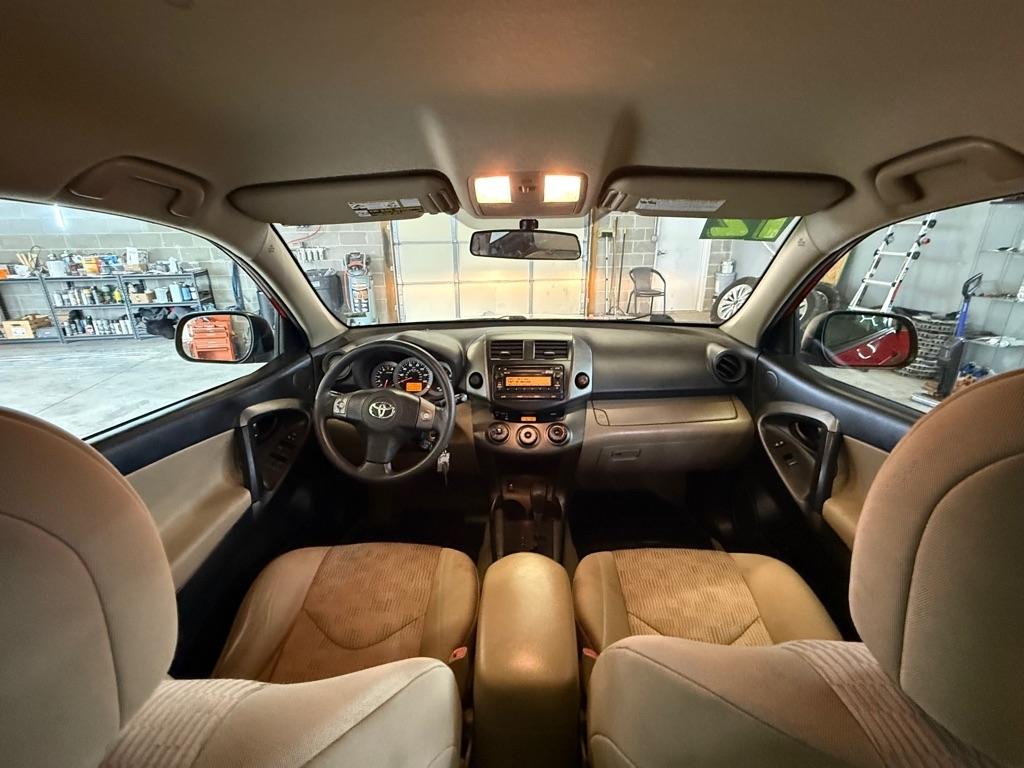 Toyota RAV4 Base I4 2WD 2012