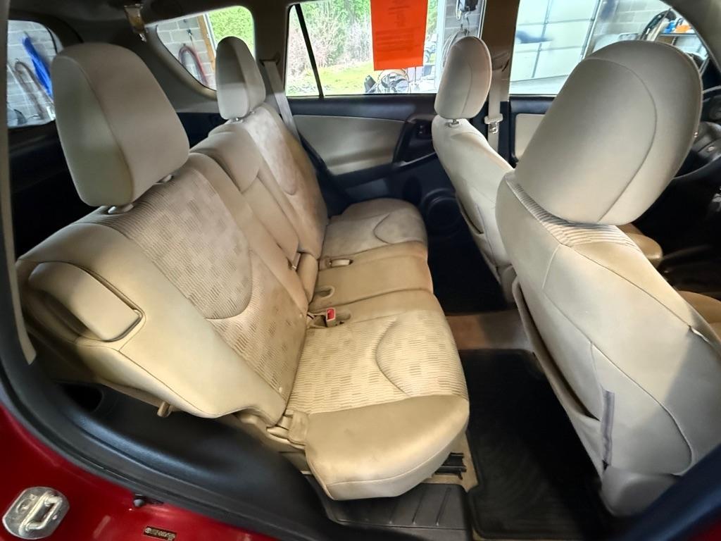 Toyota RAV4 Base I4 2WD 2012
