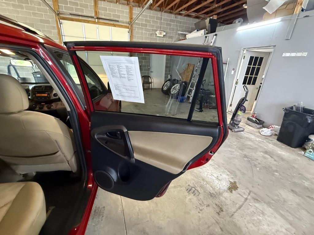 Toyota RAV4 Base I4 2WD 2012