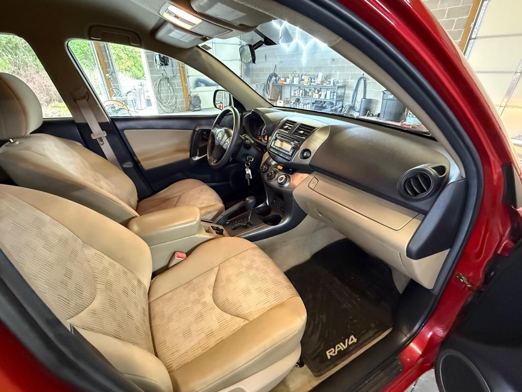 Toyota RAV4 Base I4 2WD 2012