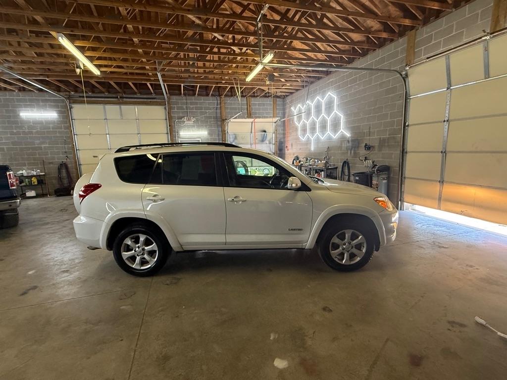 Toyota RAV4 Limited V6 2WD 2009