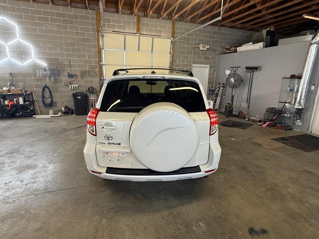 Toyota RAV4 Limited V6 2WD 2009