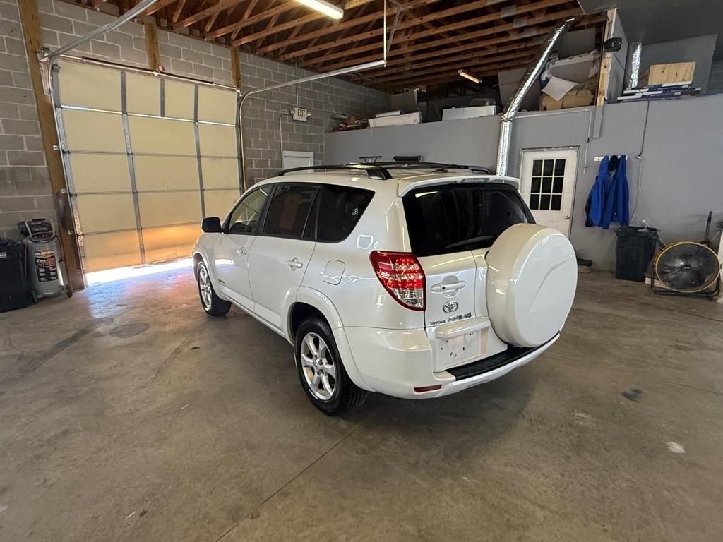 Toyota RAV4 Limited V6 2WD 2009