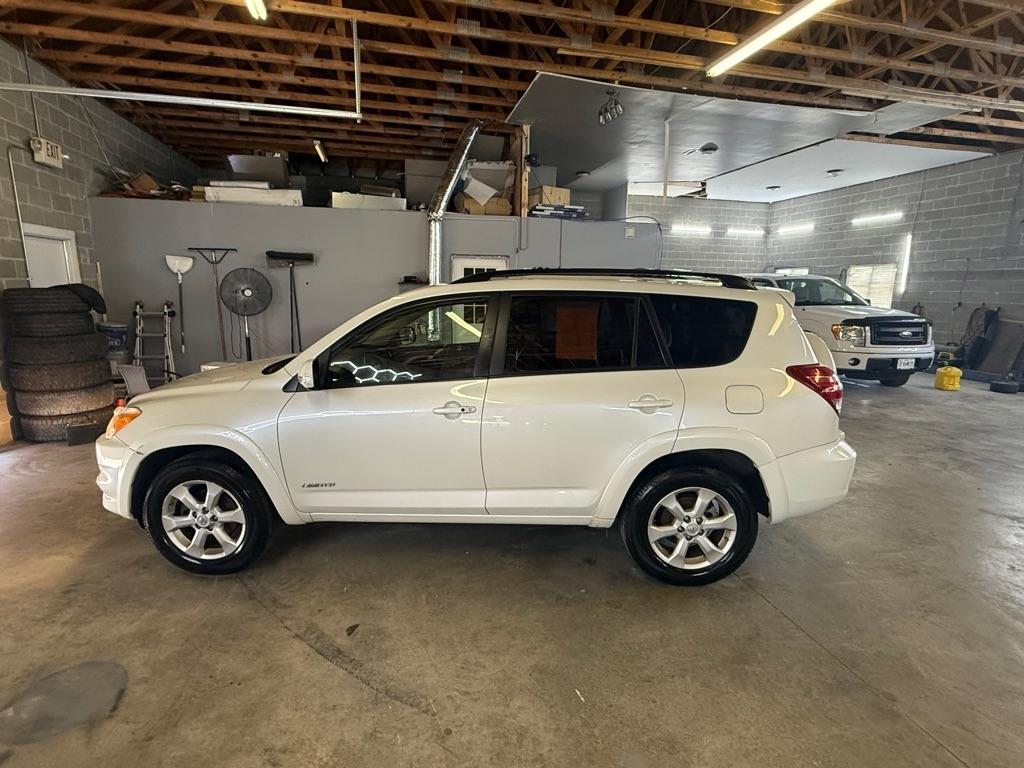 Toyota RAV4 Limited V6 2WD 2009