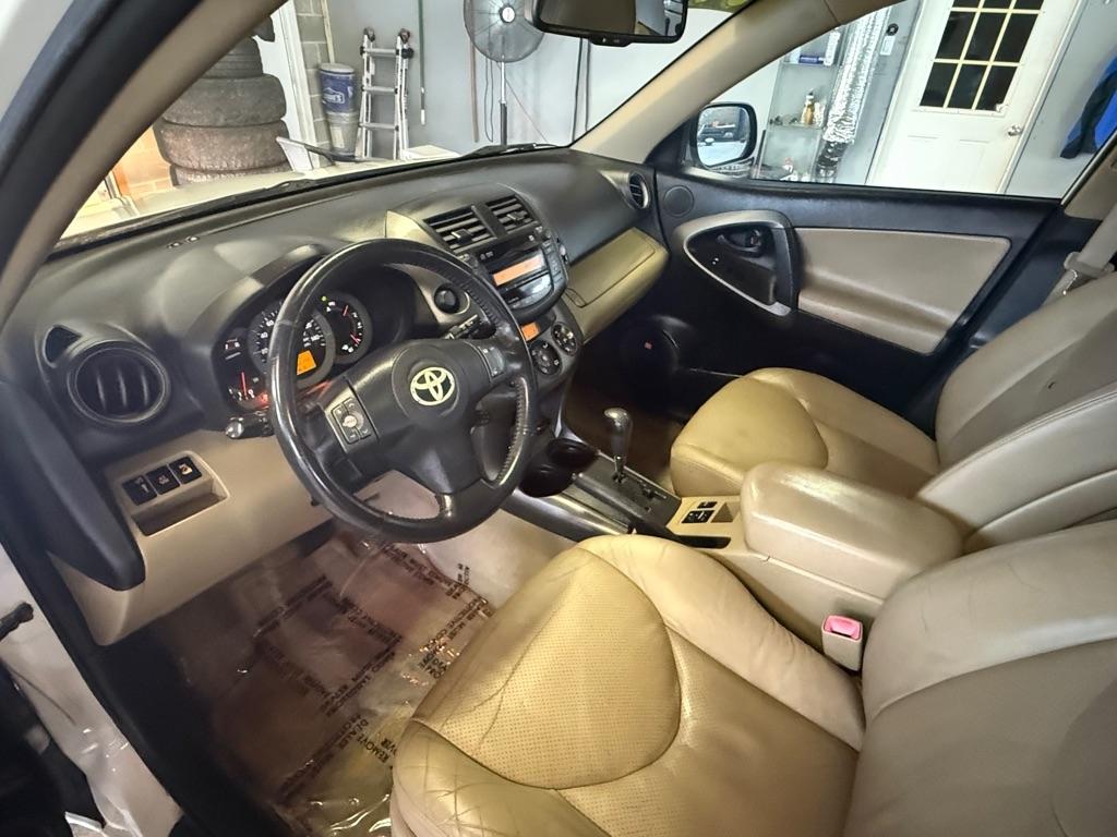 Toyota RAV4 Limited V6 2WD 2009
