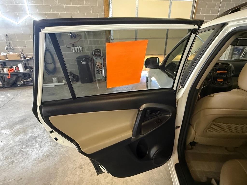 Toyota RAV4 Limited V6 2WD 2009