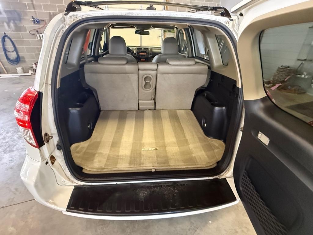 Toyota RAV4 Limited V6 2WD 2009