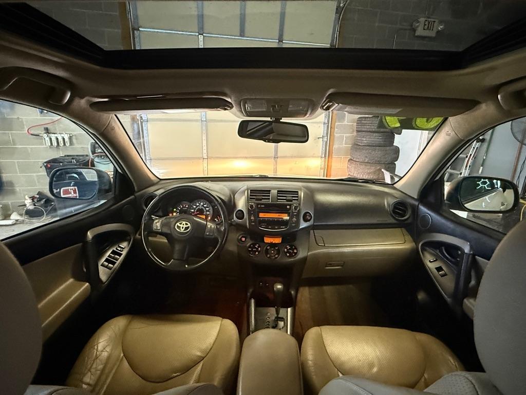 Toyota RAV4 Limited V6 2WD 2009
