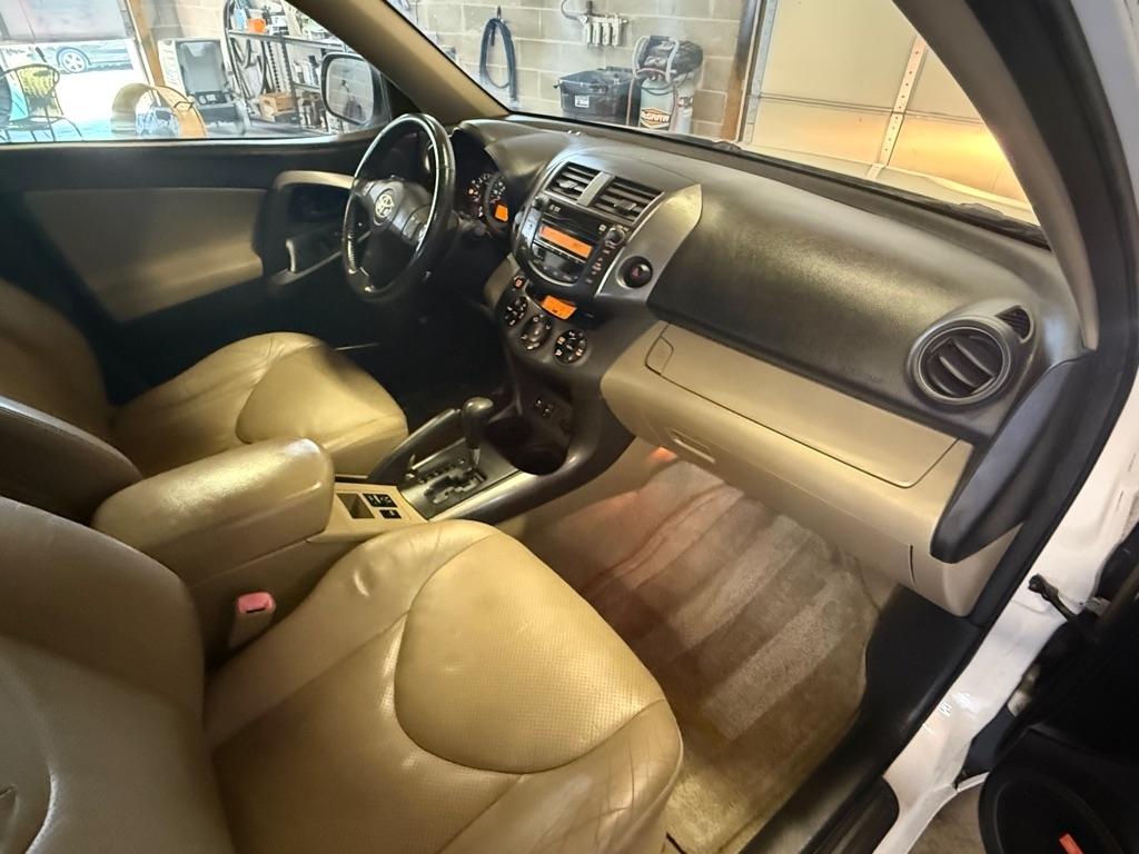 Toyota RAV4 Limited V6 2WD 2009