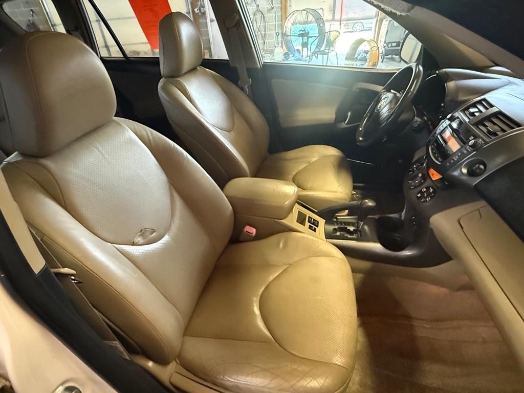 Toyota RAV4 Limited V6 2WD 2009