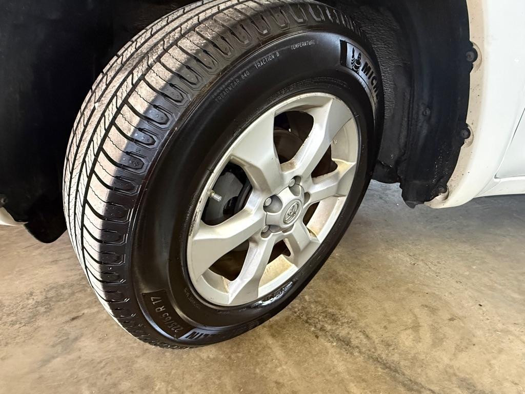Toyota RAV4 Limited V6 2WD 2009