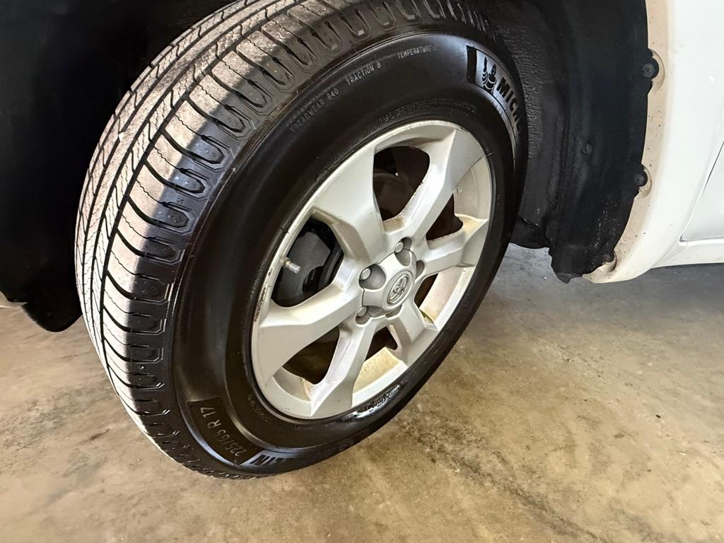 Toyota RAV4 Limited V6 2WD 2009