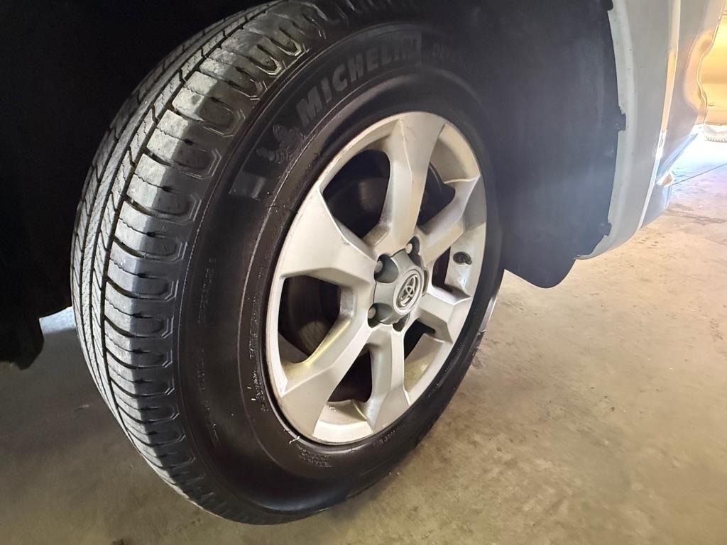 Toyota RAV4 Limited V6 2WD 2009