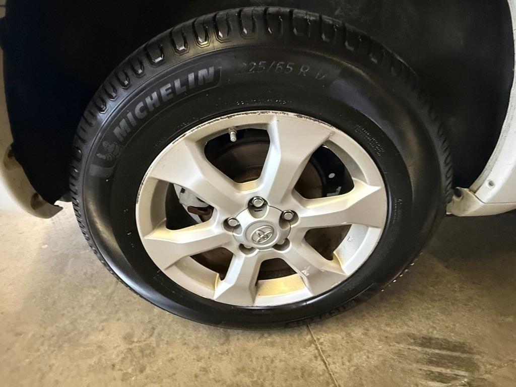 Toyota RAV4 Limited V6 2WD 2009