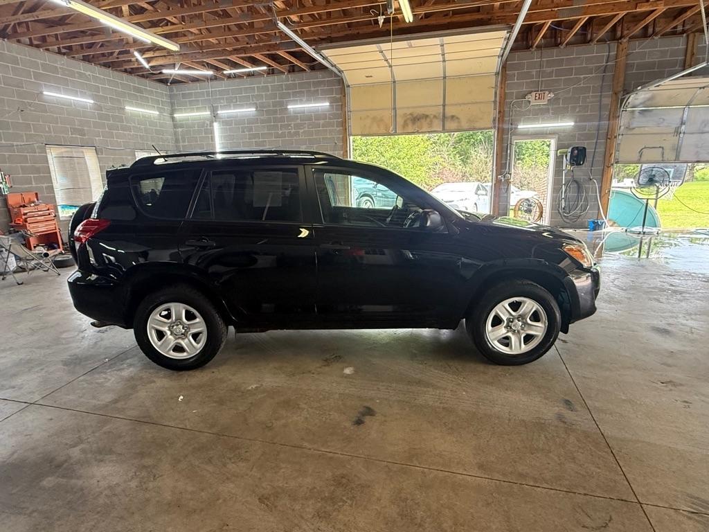 Toyota RAV4 Base I4 2WD 2011